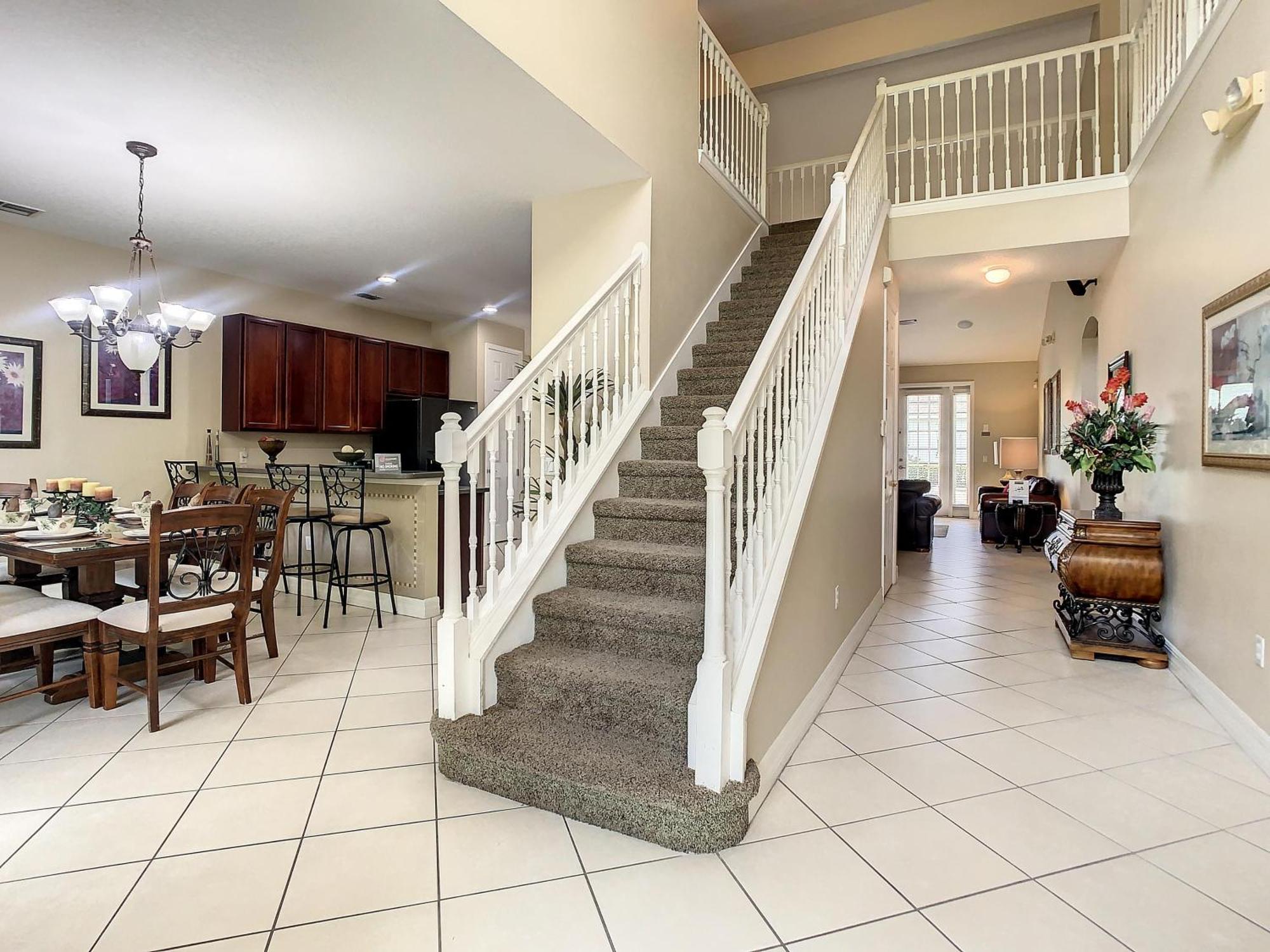 Fantastic 7 Bed 6 Bath In Prestigious Gated Comm. Villa