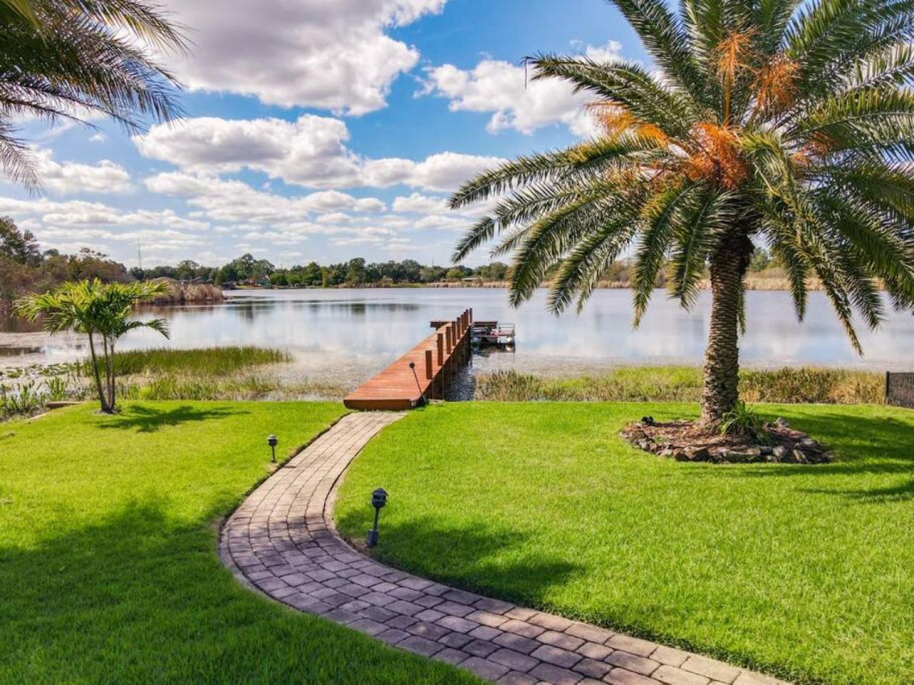 Holiday home Pristine Lakeside 3br W Private Pool *