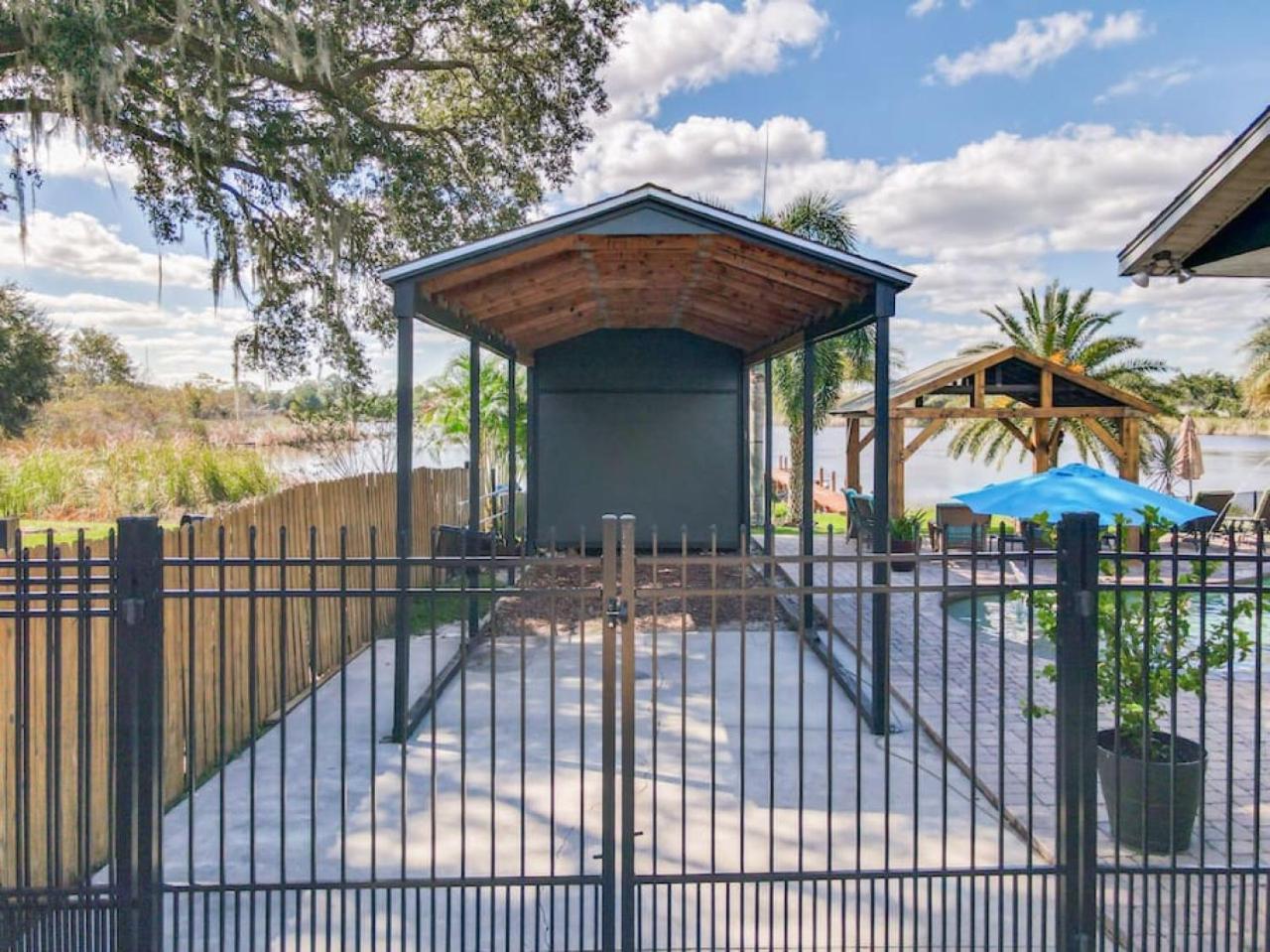 Pristine Lakeside 3br W Private Pool *