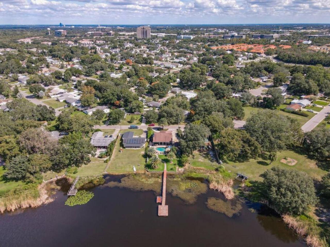 Pristine Lakeside 3br W Private Pool Holiday home Orlando