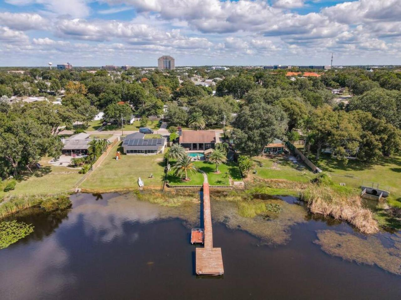 Pristine Lakeside 3br W Private Pool