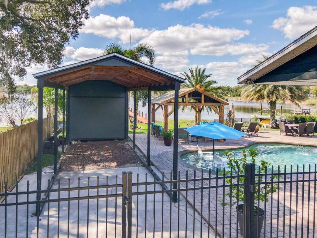 Pristine Lakeside 3br W Private Pool