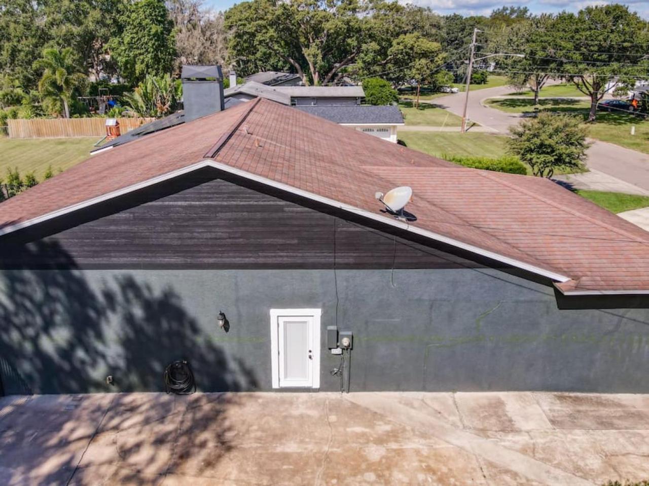 Pristine Lakeside 3br W Private Pool