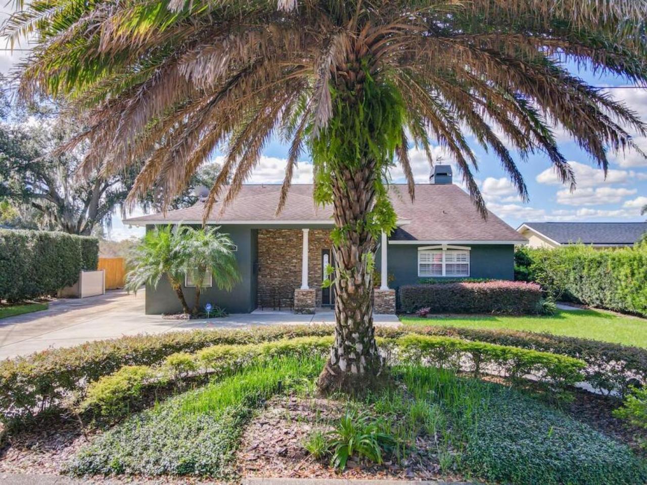 Holiday home Pristine Lakeside 3br W Private Pool *
