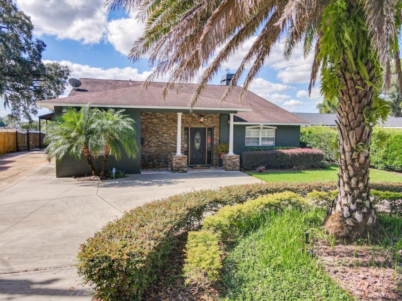 Pristine Lakeside 3br W Private Pool Orlando