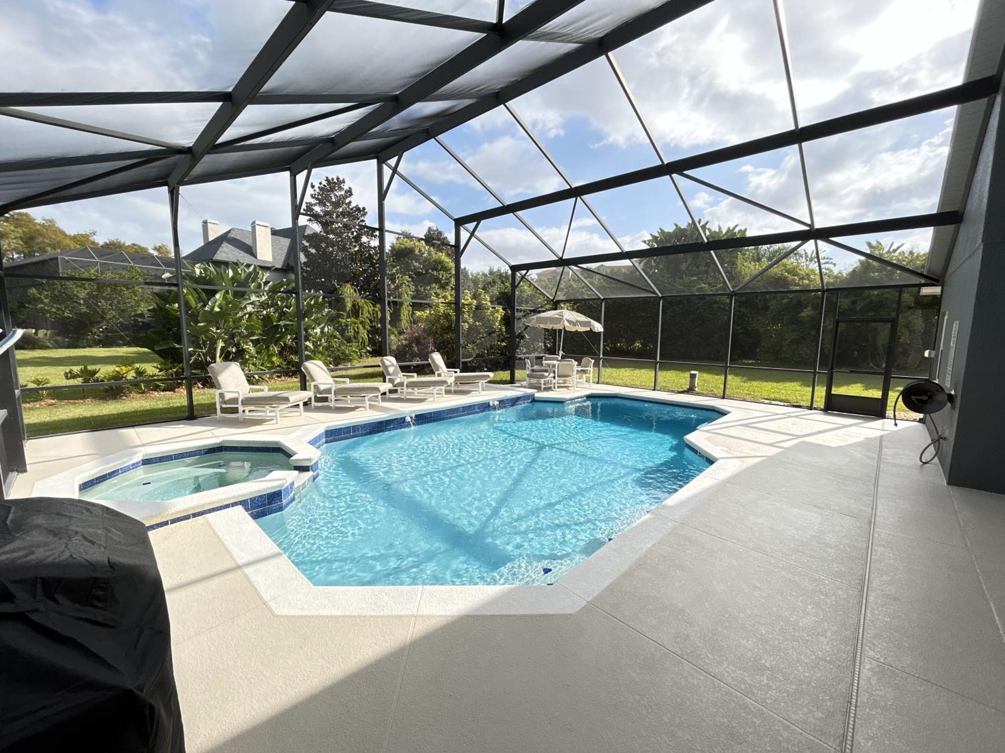 Mickeys Palm - Brand New! 6br Modern With Private Pool Hot Tub Bbq Theater - 2 Miles To Holiday home *