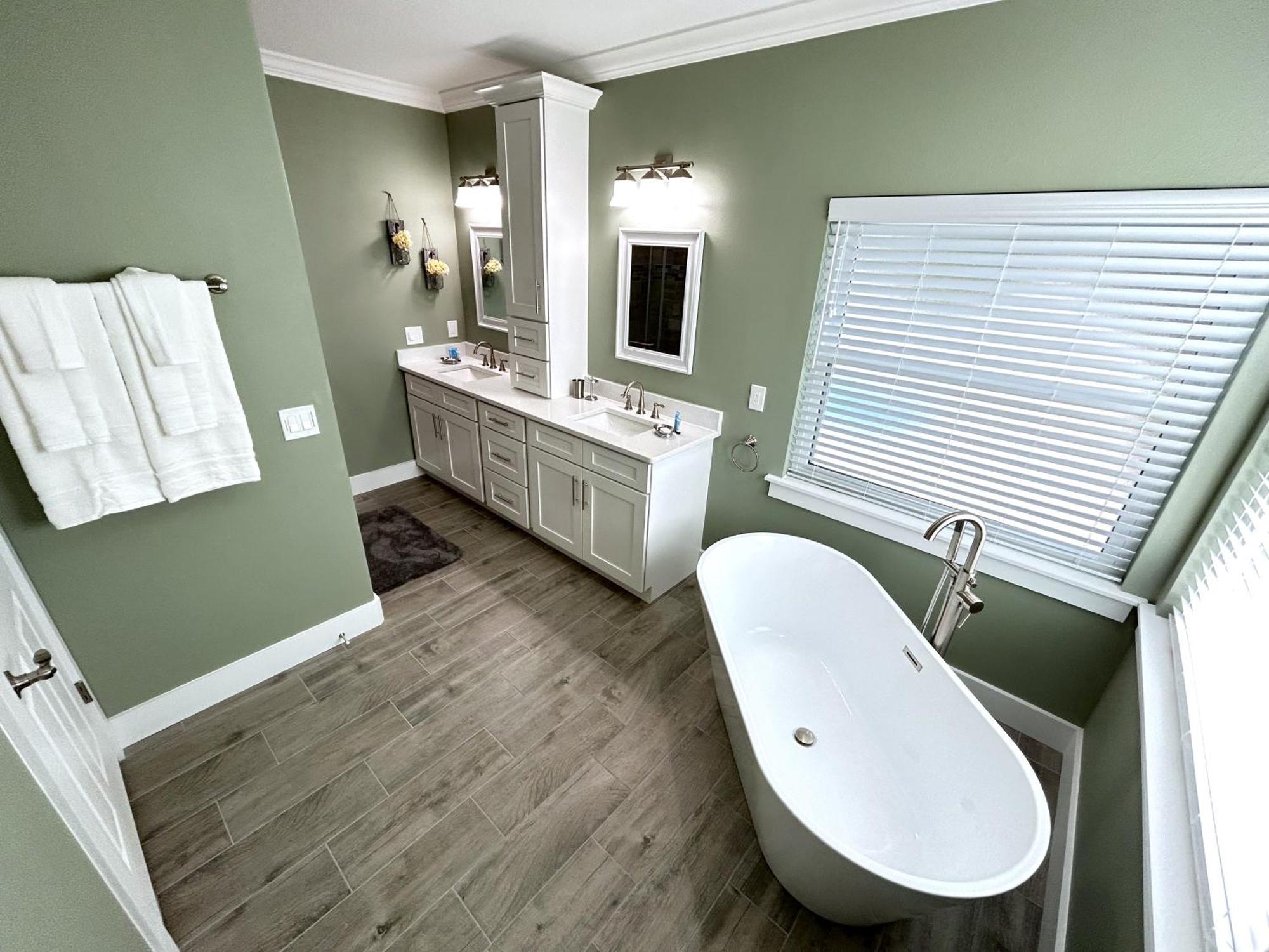 Holiday home Mickeys Palm - Brand New! 6br Modern With Private Pool Hot Tub Bbq Theater - 2 Miles To *