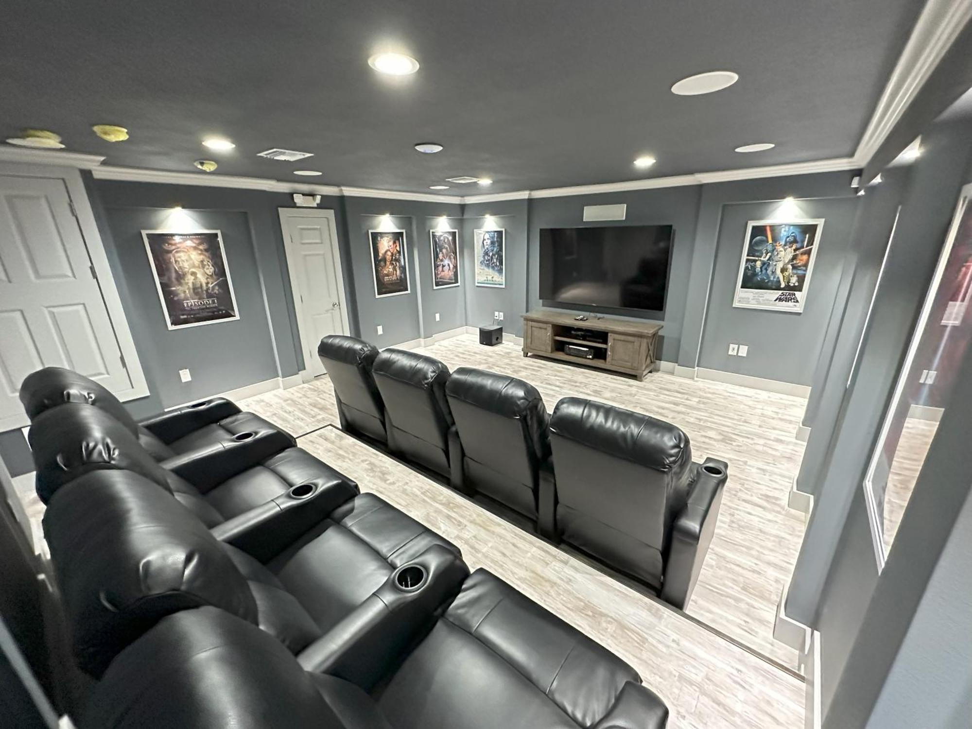 Holiday home Mickeys Palm - Brand New! 6br Modern With Private Pool Hot Tub Bbq Theater - 2 Miles To Orlando