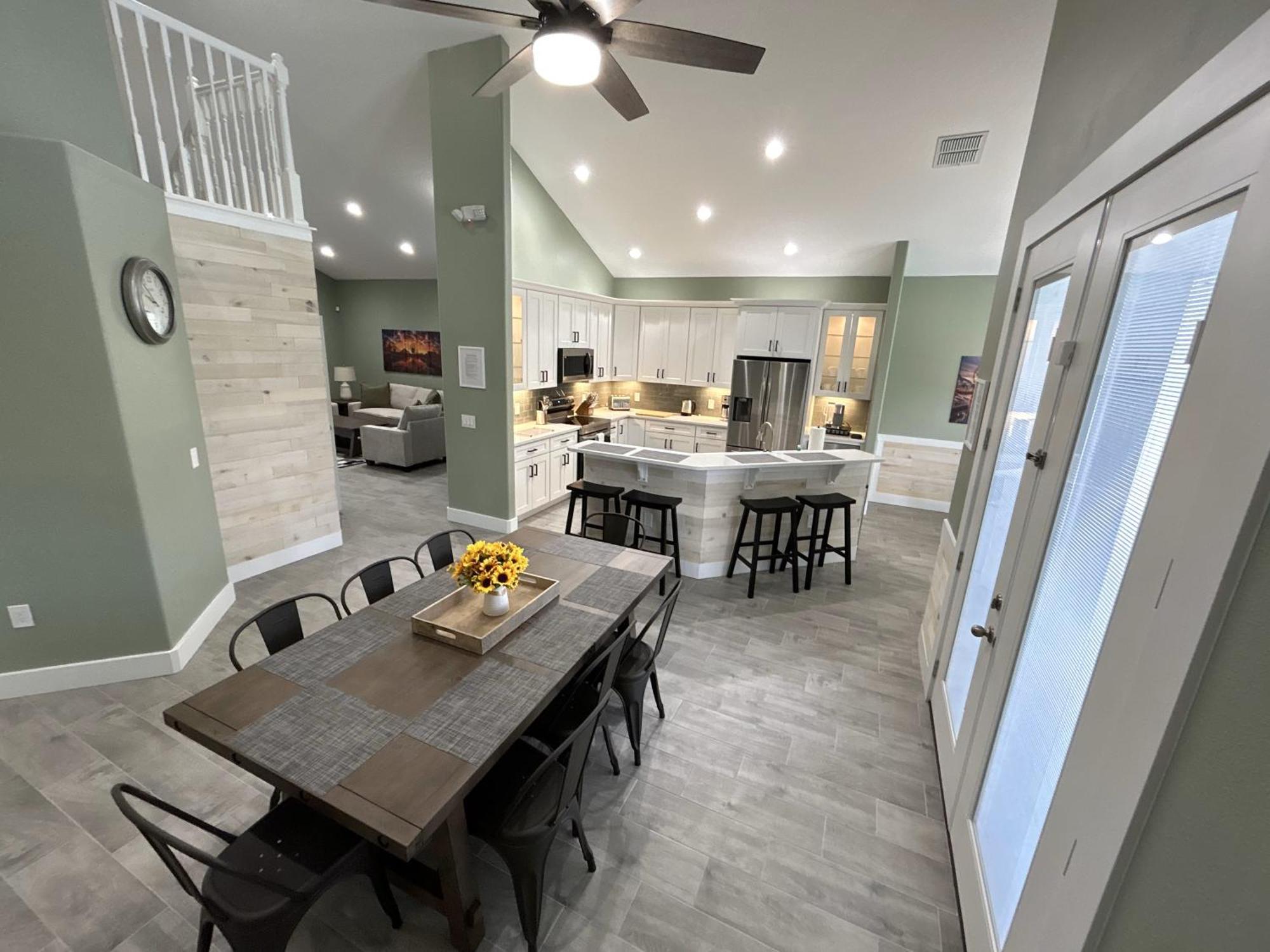 Mickeys Palm - Brand New! 6br Modern With Private Pool Hot Tub Bbq Theater - 2 Miles To * Orlando