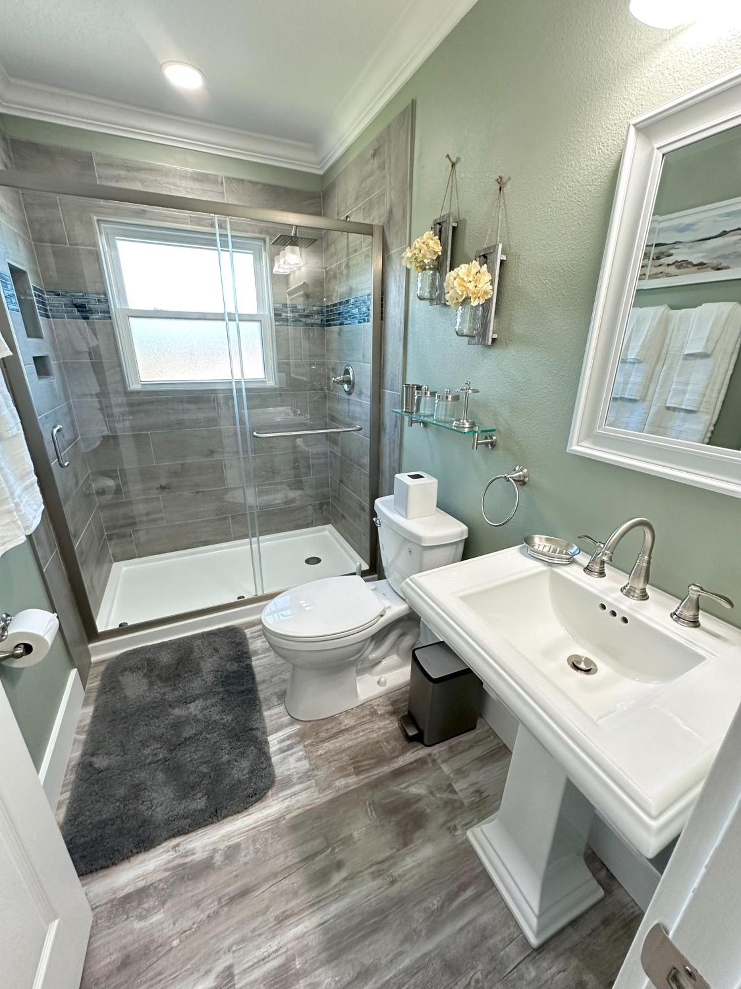 Mickeys Palm - Brand New! 6br Modern With Private Pool Hot Tub Bbq Theater - 2 Miles To Holiday home Orlando