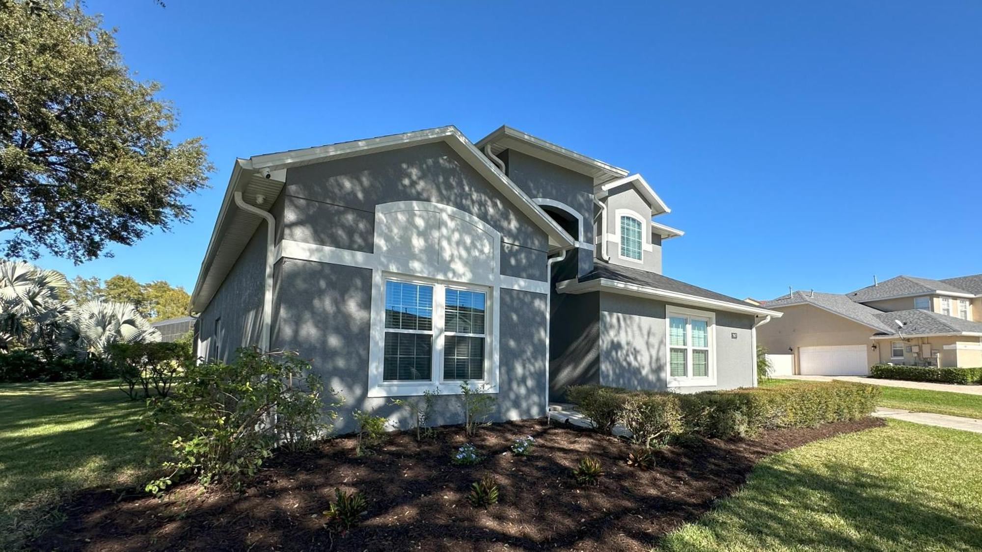 Holiday home Mickeys Palm - Brand New! 6br Modern With Private Pool Hot Tub Bbq Theater - 2 Miles To *