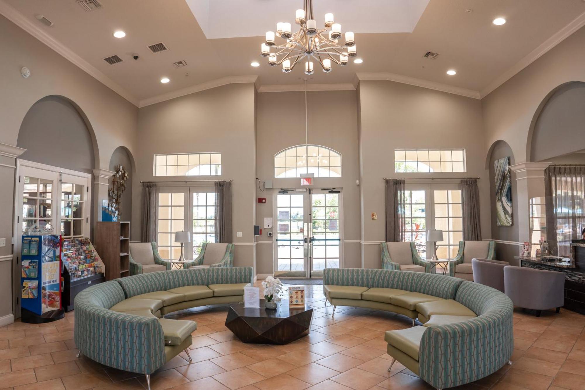 Apartment Vista Cay Lakeview Penthouse: Luxurious Near Theme Parks