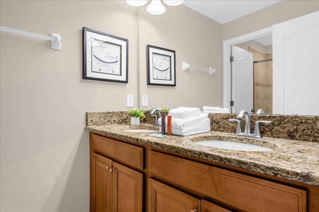 Holiday home 4 Bedrooms - 3 Bathrooms - Paradise Palms 2951 Bp