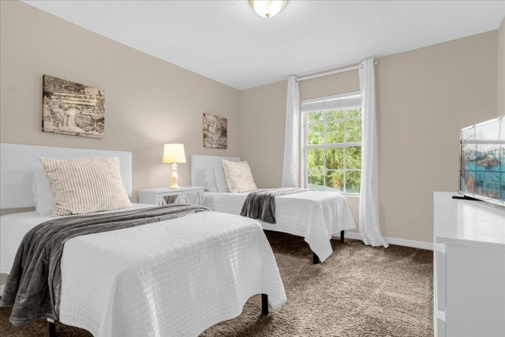 4 Bedrooms - 3 Bathrooms - Paradise Palms 2951 Bp Orlando