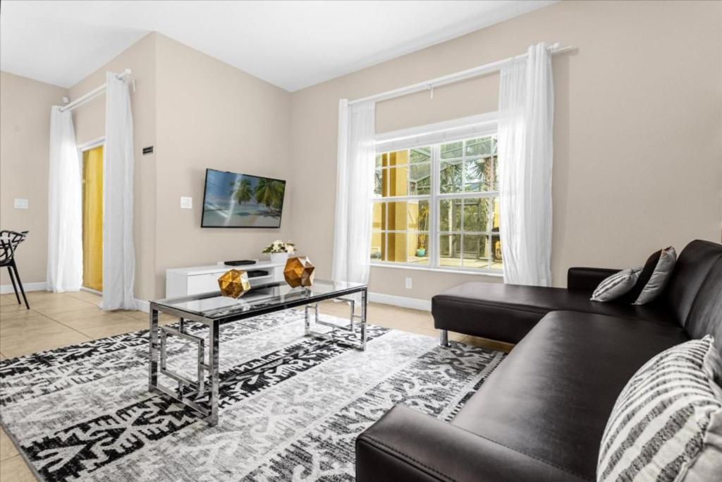 Holiday home 4 Bedrooms - 3 Bathrooms - Paradise Palms 2951 Bp