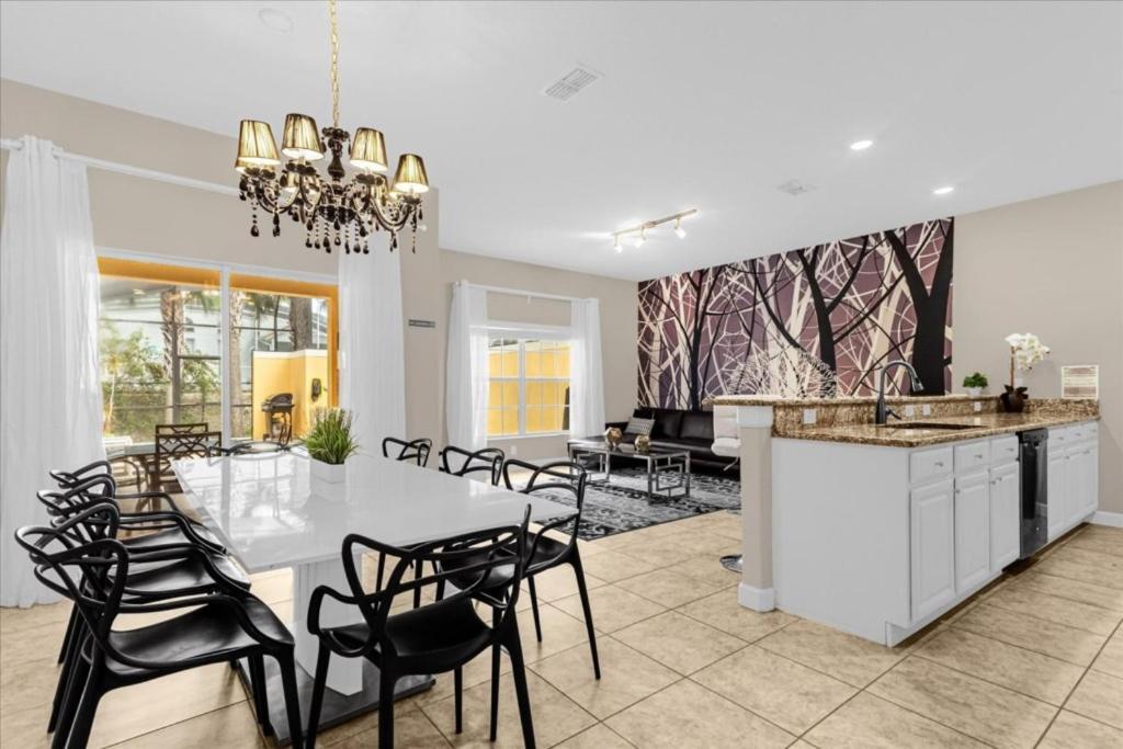 4 Bedrooms - 3 Bathrooms - Paradise Palms 2951 Bp *
