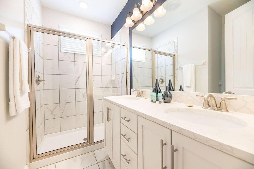 Villa Stunning 11br Near - Private Pool & Spa, Cinema, Game Room!
