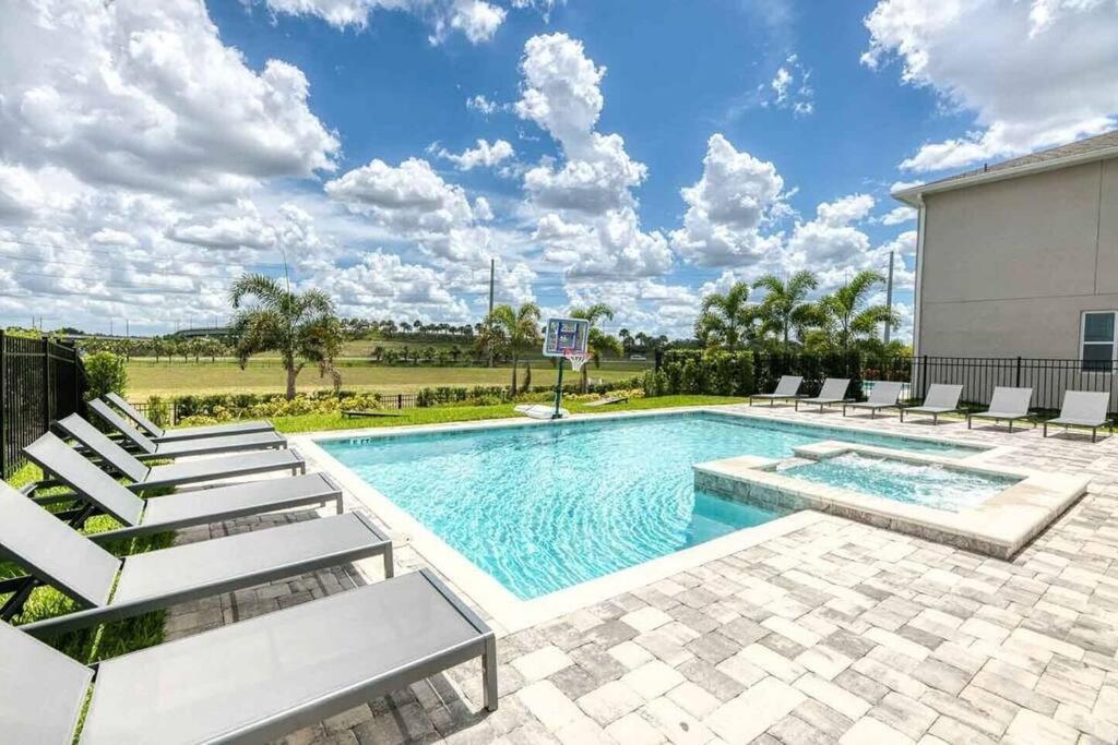 Villa Stunning 11br Near - Private Pool & Spa, Cinema, Game Room! Orlando