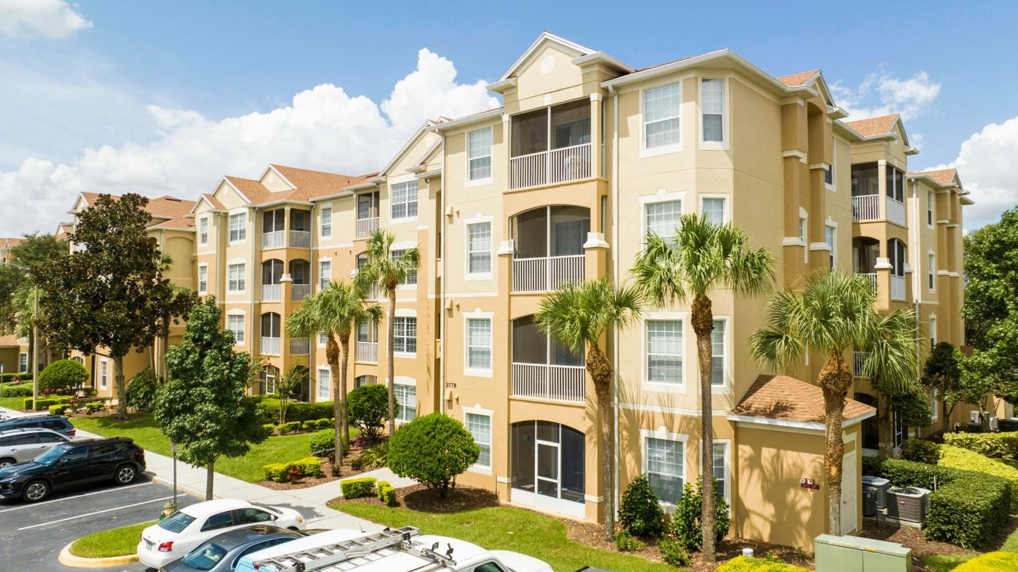 Enchanting - 2 Miles To - 203 Apartment *