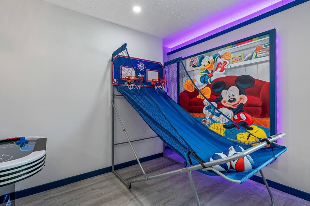 13 Mins From Arcade, Private Pool, & Themed Holiday home Orlando
