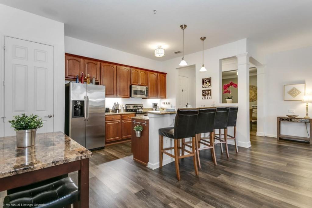 Beautiful Modern Vista Cay Condo, Near Parks-2011 * Orlando