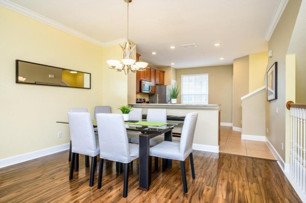New Modern Townhome, Near The Parks - 4030 Apartment