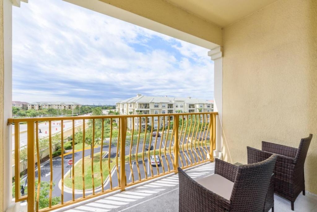 Beautiful Deluxe Condo, Vista Cay, - 3008