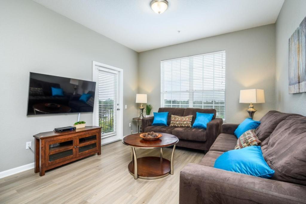 Beautiful Lakeview Condo, Vista Cay - 3013 *