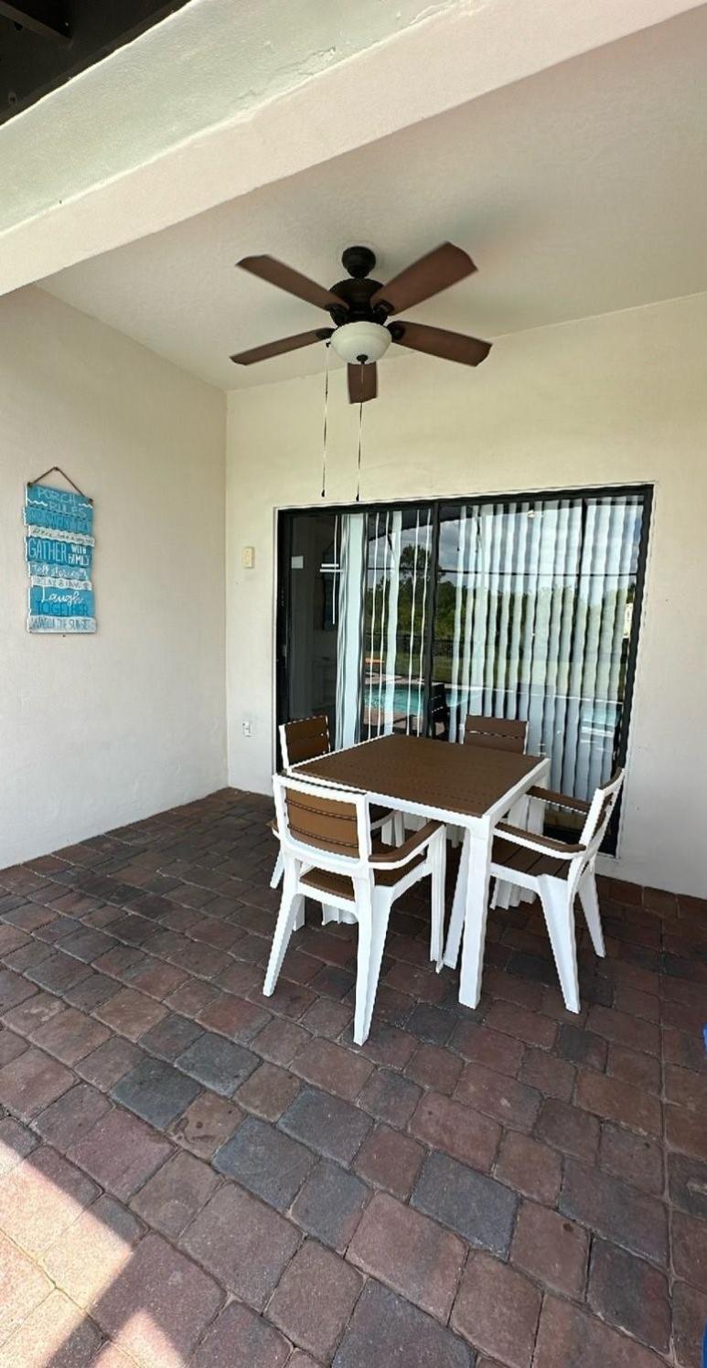 Serene 4-Bedroom Lakeview Retreat With South-Facing Pool & Sun-Drenched Outdoor Living Holiday home Orlando