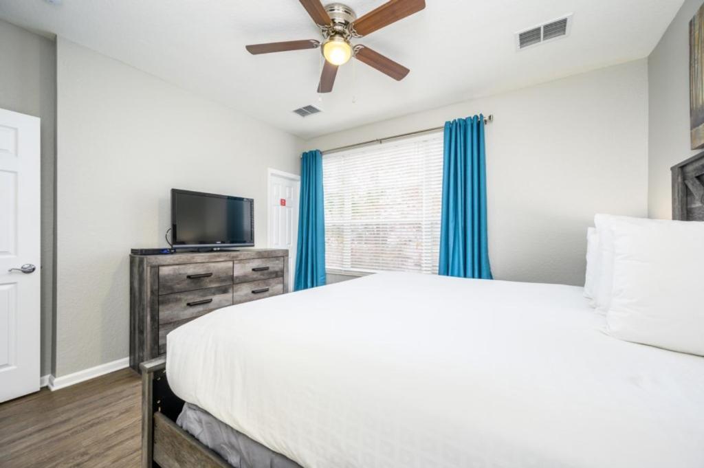 New Listing! Beautiful Townhome, Vista Cay 4019 Apartment Orlando