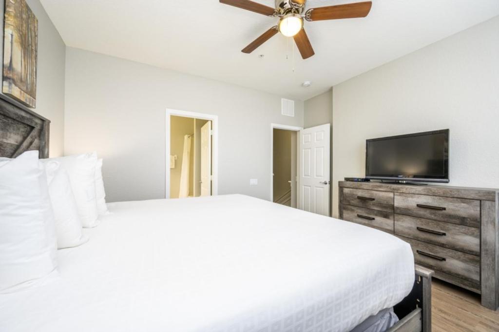 New Listing! Beautiful Townhome, Vista Cay 4019 * Orlando