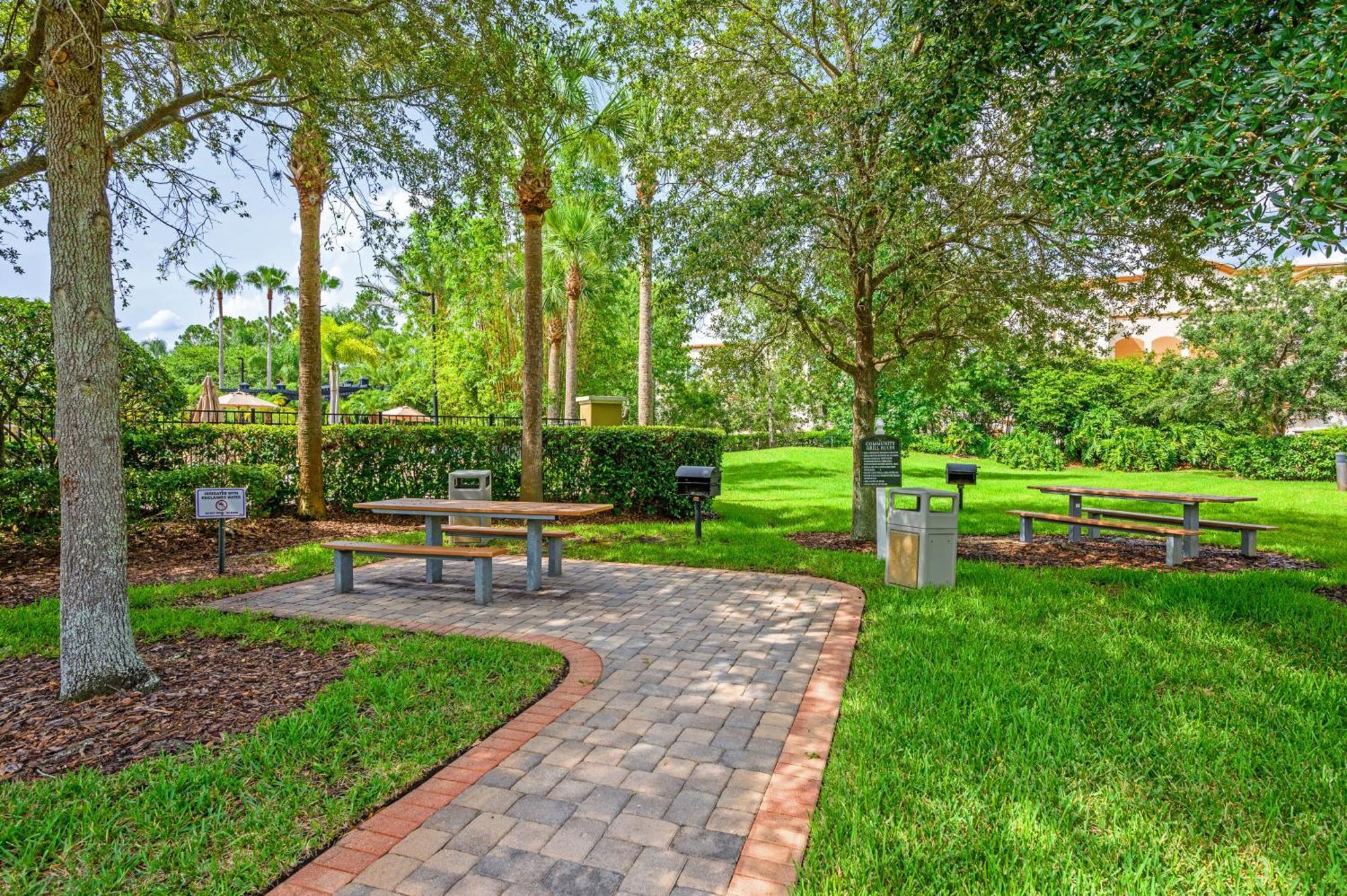 New Listing! Beautiful Townhome, Vista Cay 4019