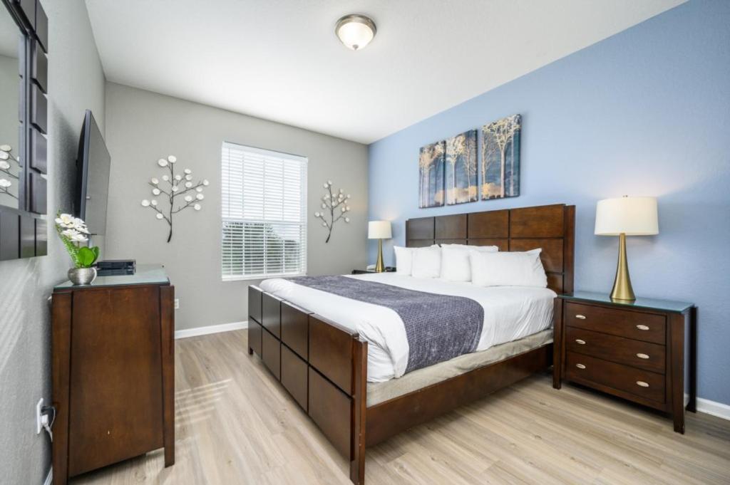 Beautiful Lakeview Condo, Vista Cay - 3013
