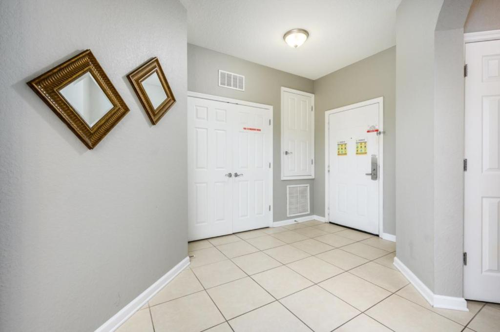 Beautiful Lakeview Condo, Vista Cay - 3013 Apartment *