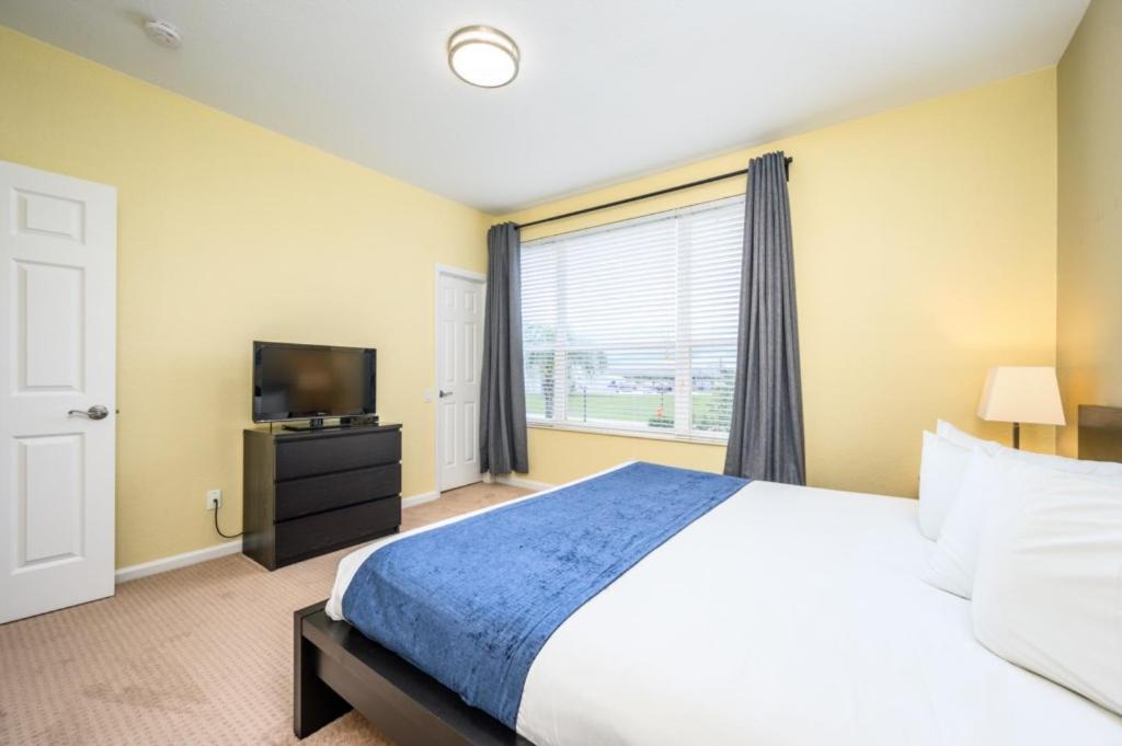 New Modern Townhome, Near The Parks - 4030 Apartment *
