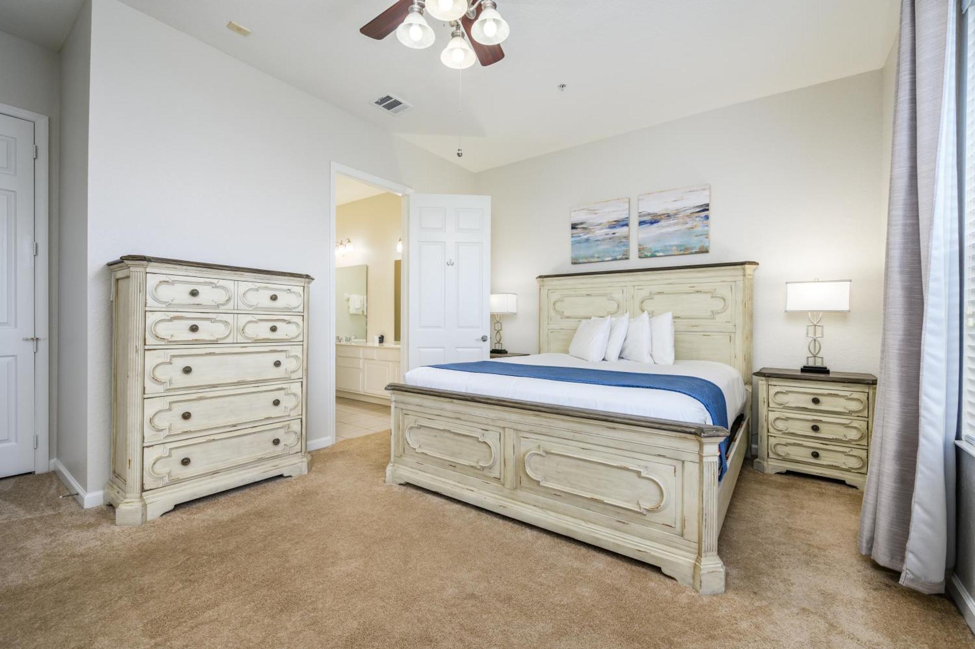Apartment Penthouse Vacation Condo, Near The Parks - 2015 *