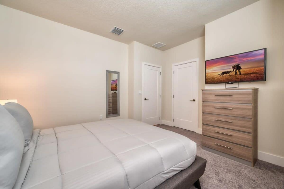 Spacious New Modern Retreat Orlando