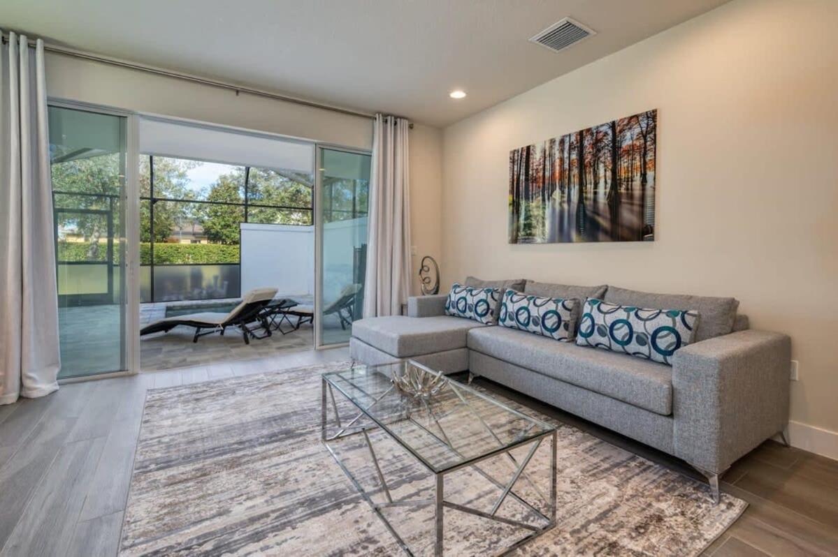 Spacious New Modern Retreat Orlando