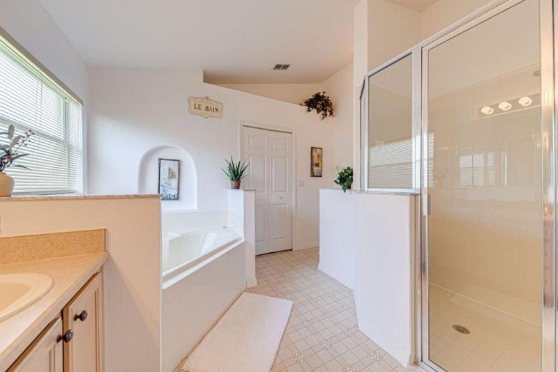 #253-modern 4 Bed With Own Private Pool Close To Villa