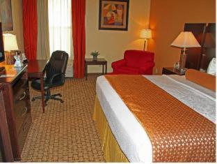 Western Universal - Newly Renovated!