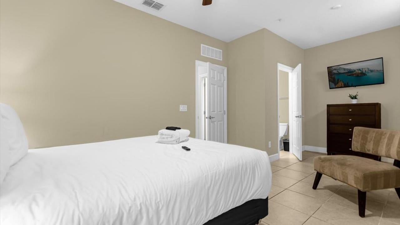Holiday home Luxurious 4br Townhome - 5 Minutes From Orlando