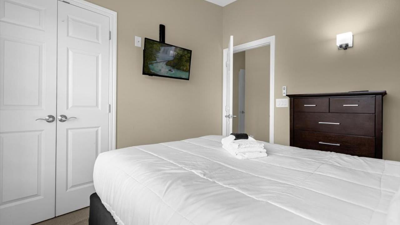 Holiday home Luxurious 4br Townhome - 5 Minutes From Orlando