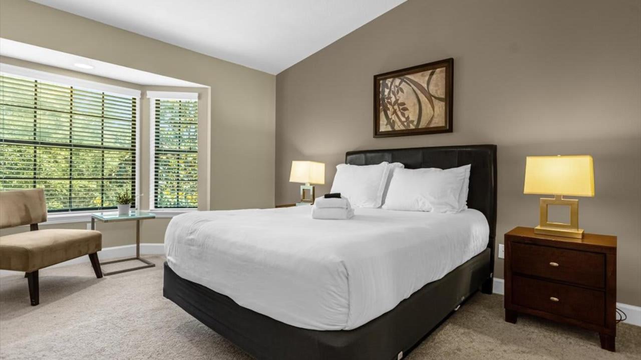 Luxurious 4br Townhome - 5 Minutes From Orlando