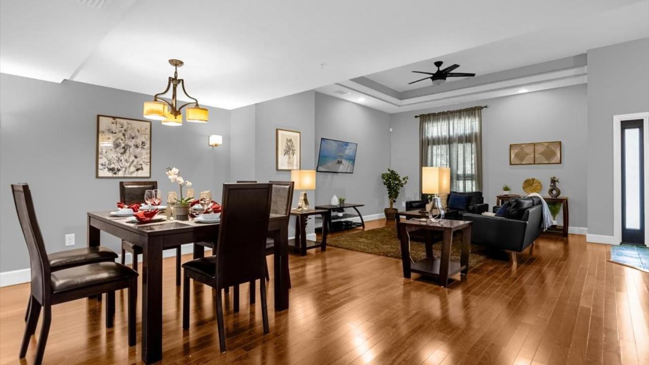 Holiday home Luxurious 4br Townhome - 5 Minutes From Orlando