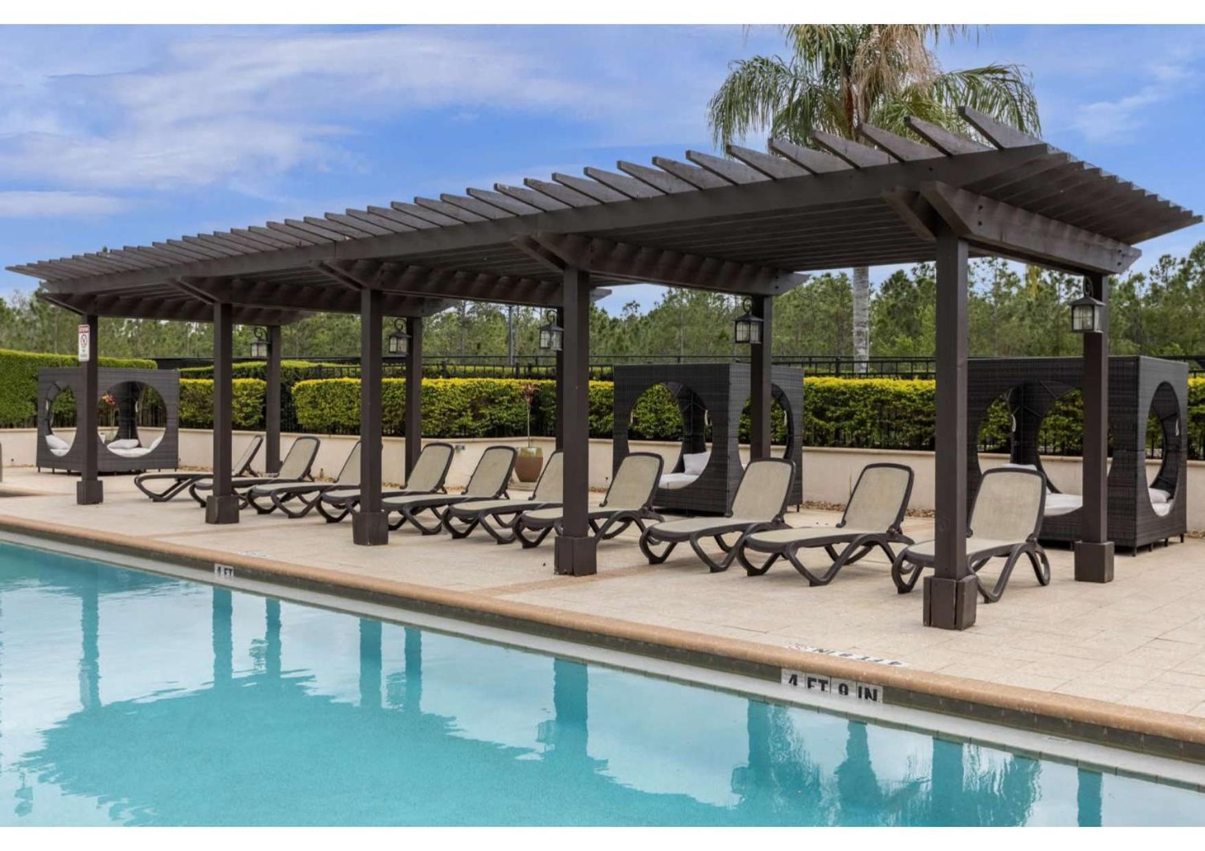 Luxurious 4br Townhome - 5 Minutes From Holiday home
