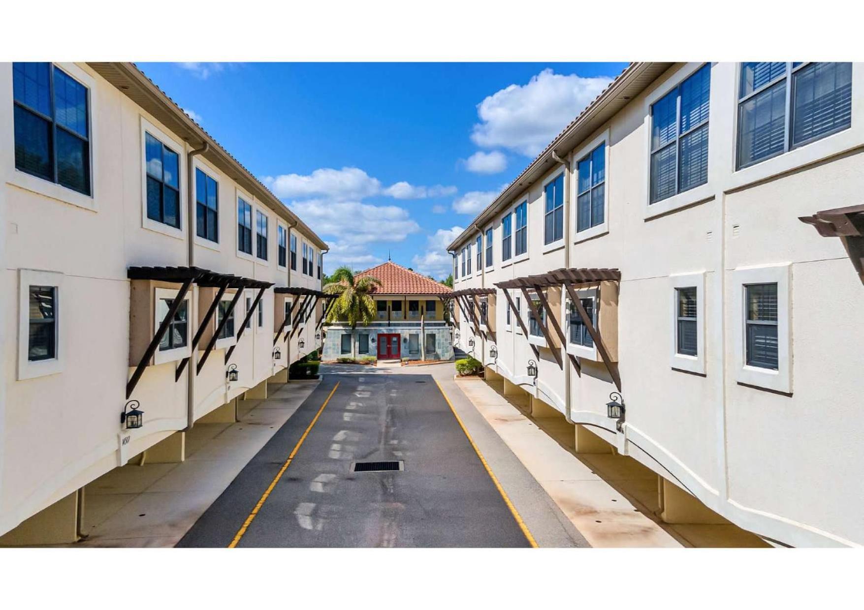 Holiday home Luxurious 4br Townhome - 5 Minutes From