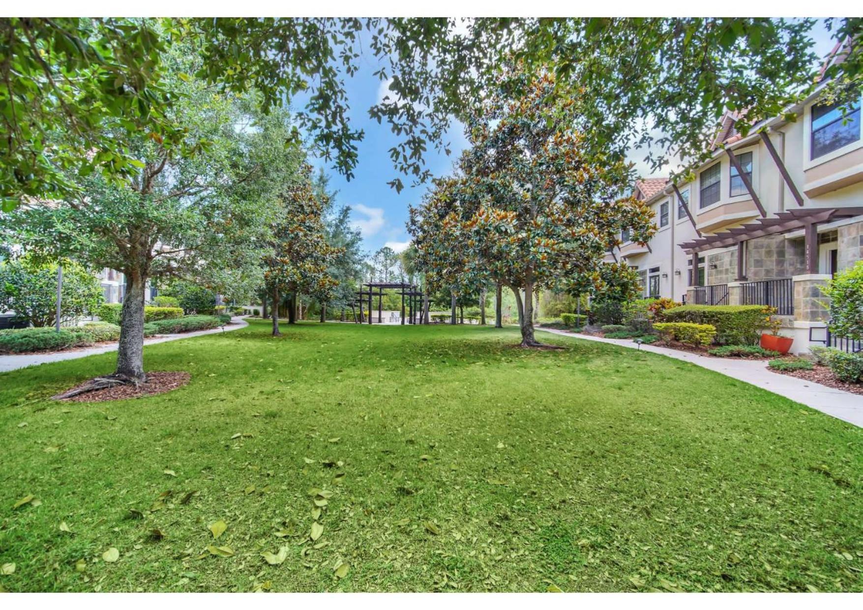 Luxurious 4br Townhome - 5 Minutes From