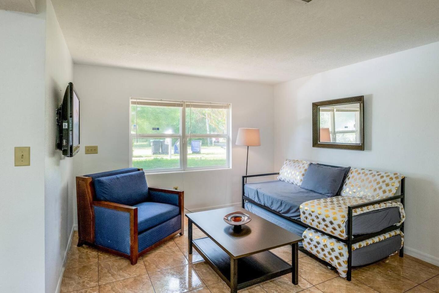 Holiday home 2br Getaway Wi-fi Ready Pets Welcome *