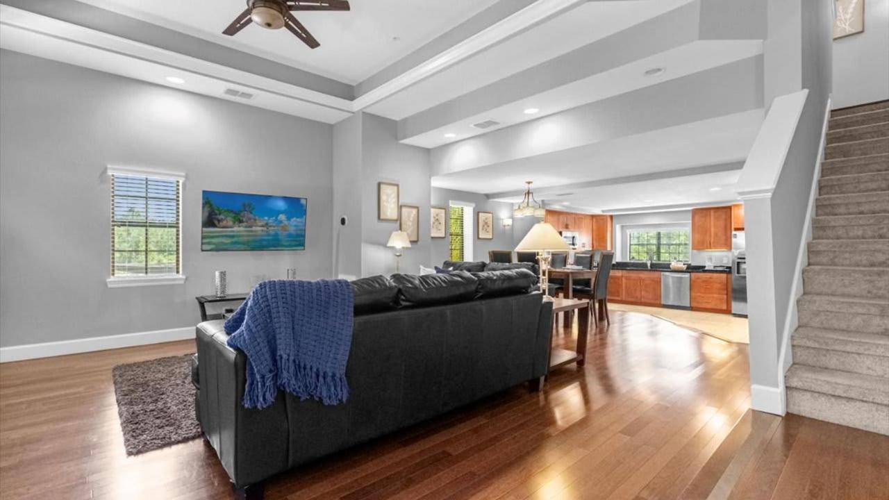 Memorial Day - Renovated Townhome By Disney! Holiday home