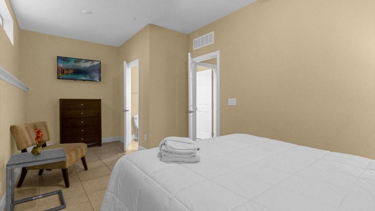 Holiday home Memorial Day - Renovated Townhome By Disney!